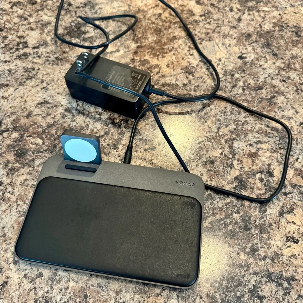 Nomad Base Station Wireless Charging Pad
